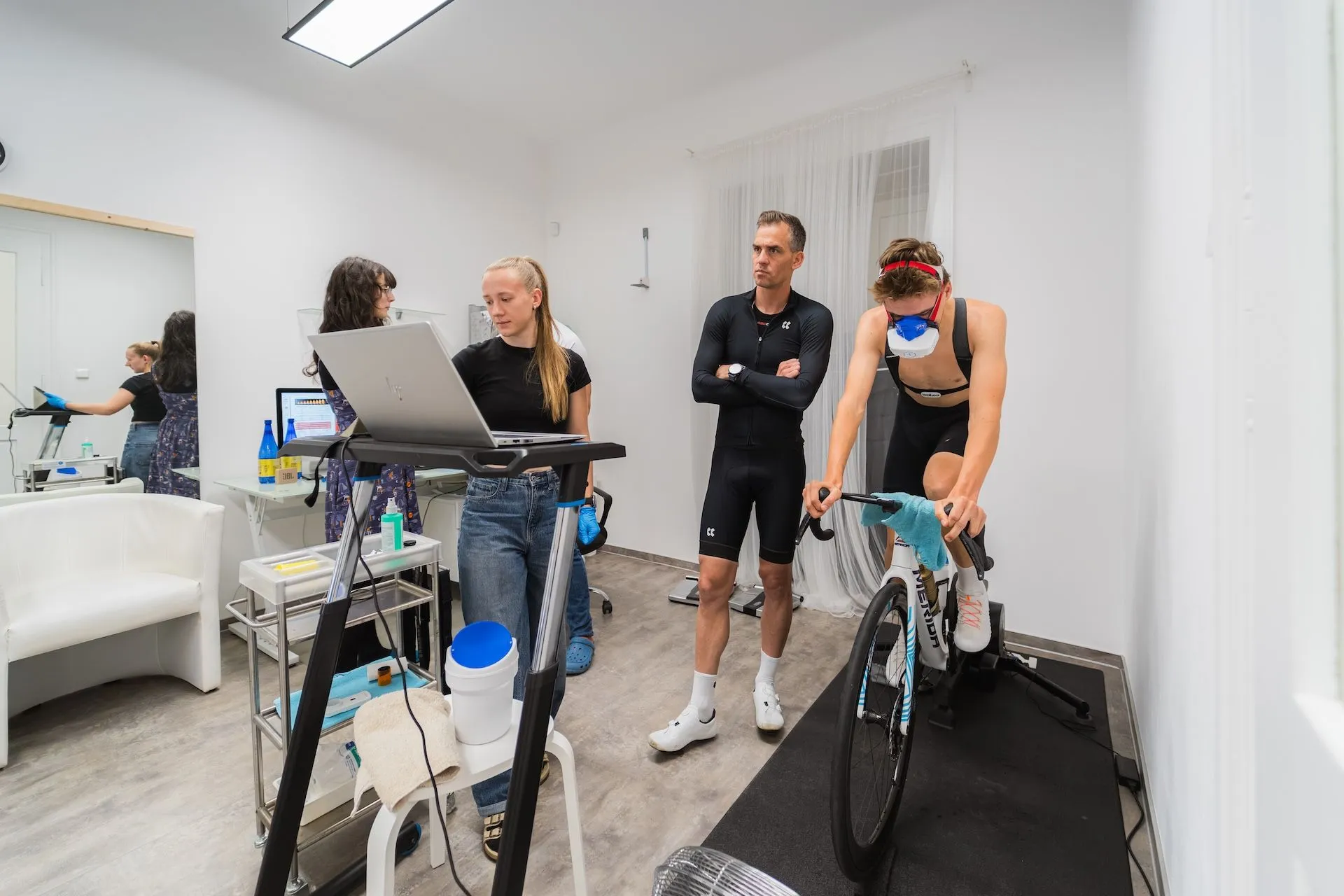 Laboratorní diagnostika mladých cyklistů a cyklistek z NextGen během brněnského soustředění 
